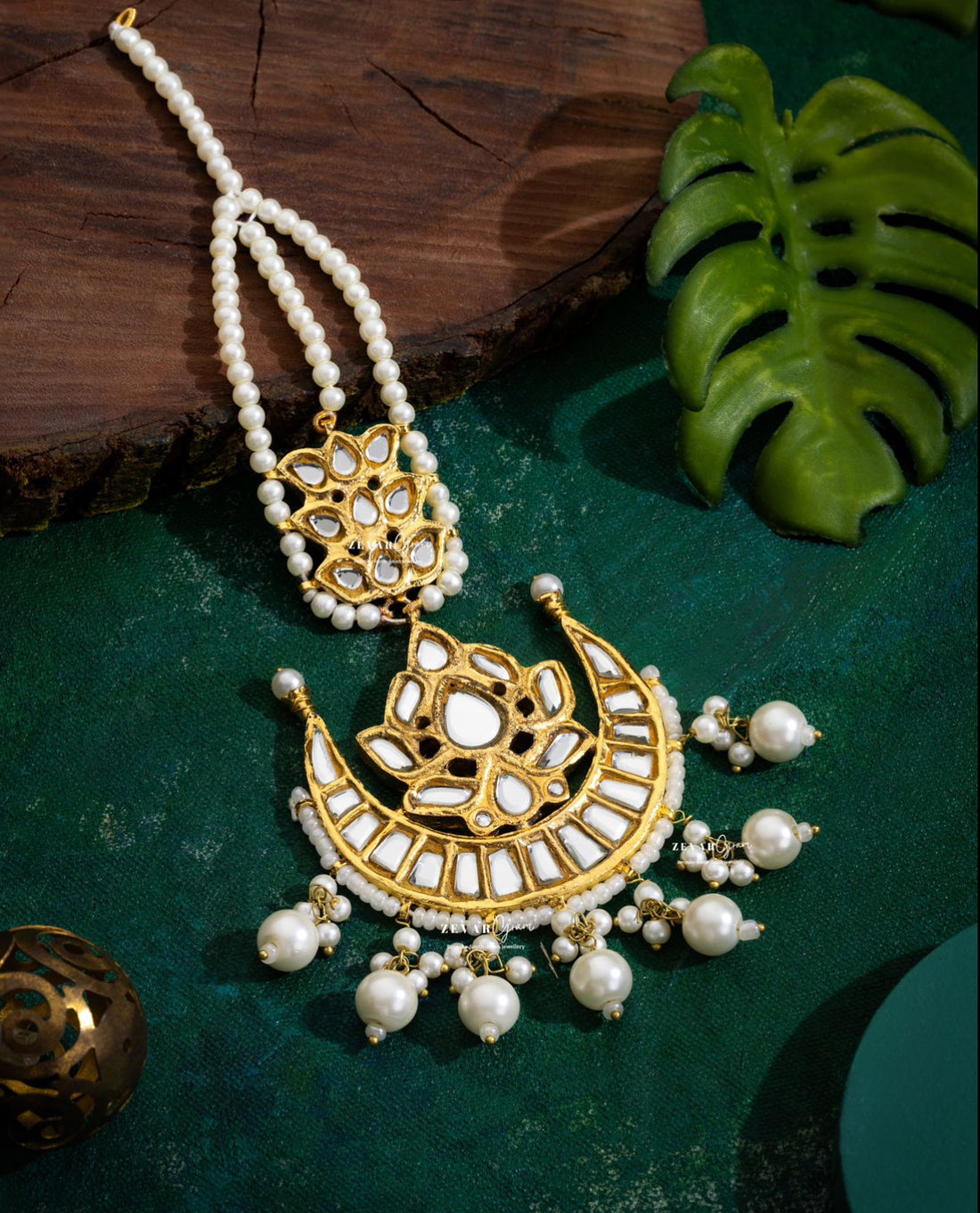 Amroz Earrings tika