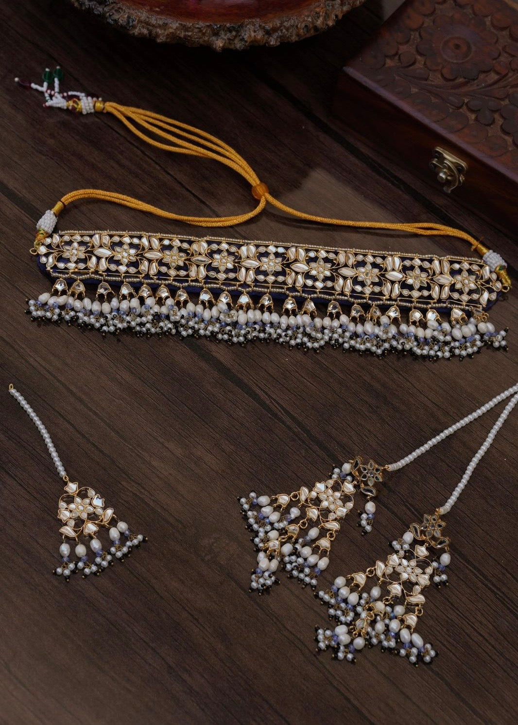 Neelum Choker