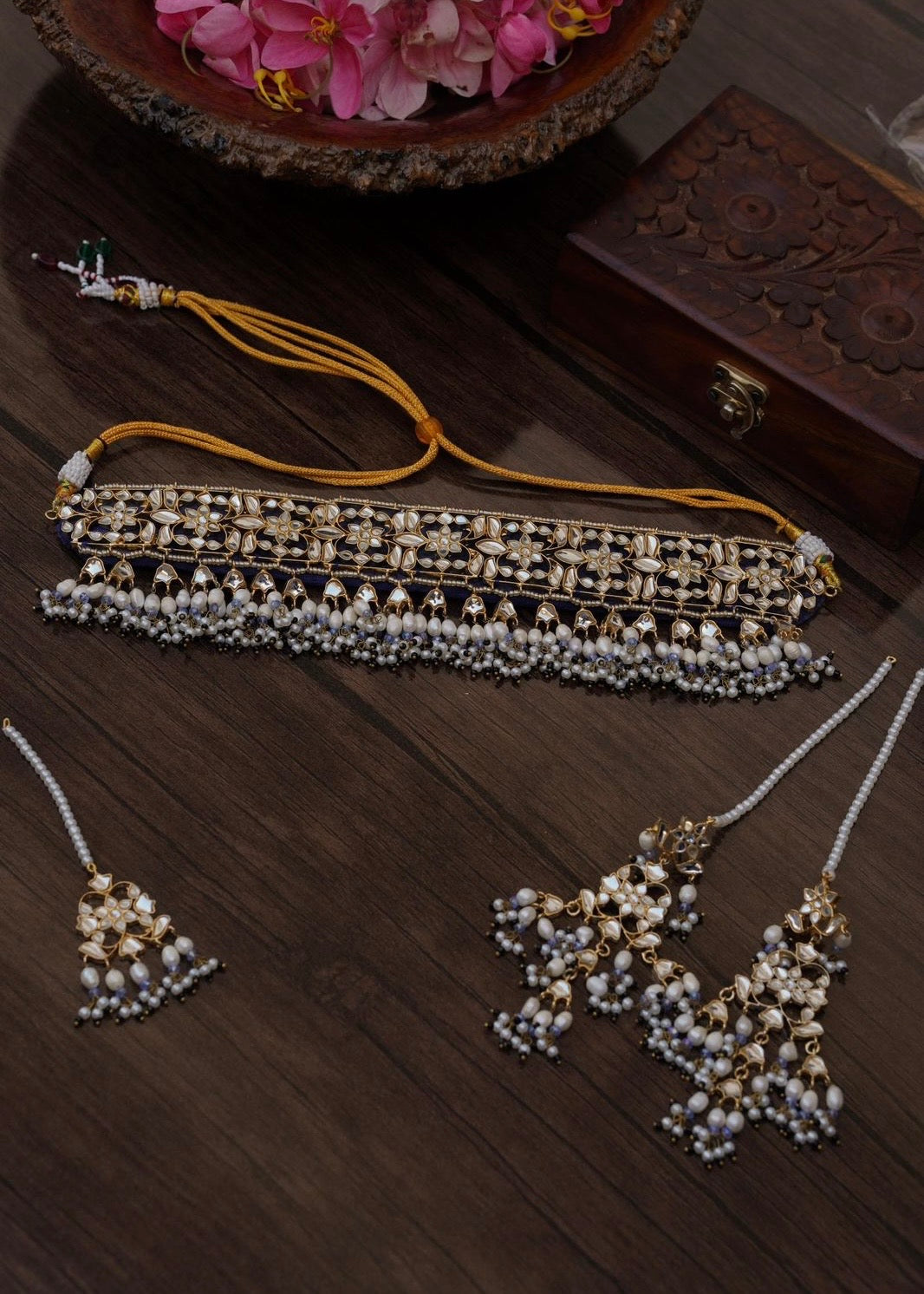 Neelum Choker