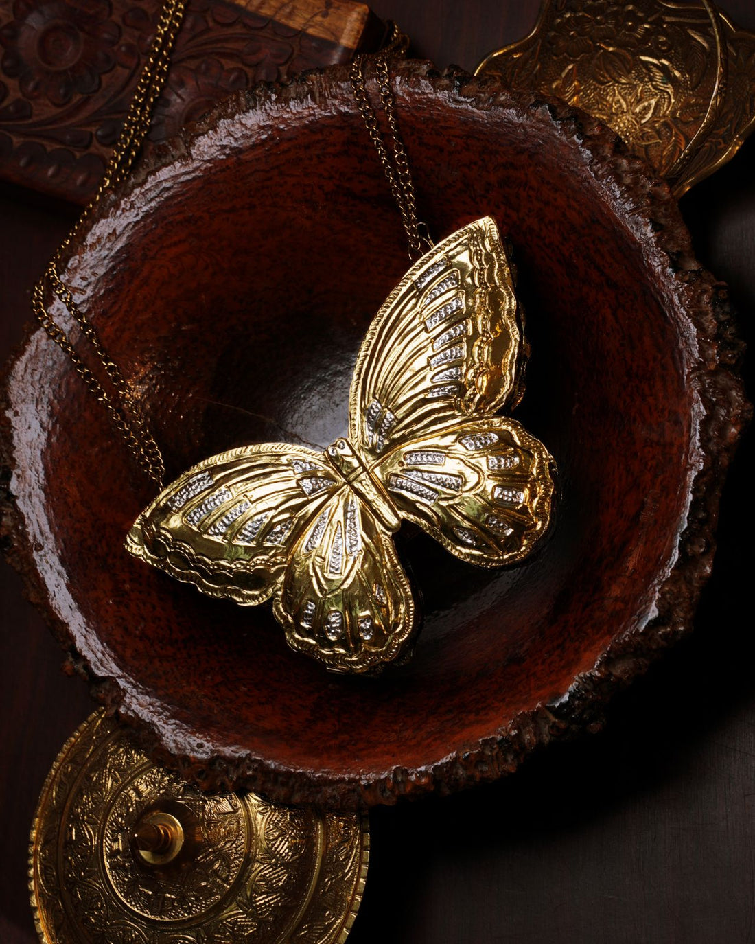 Butterfly metal Clutch