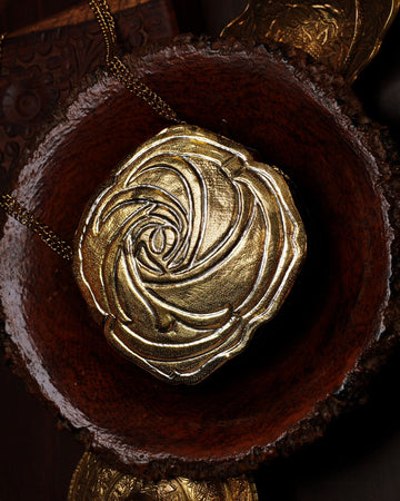 Rose Metal Clutch