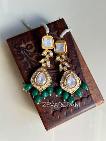 ANISHY EARRING